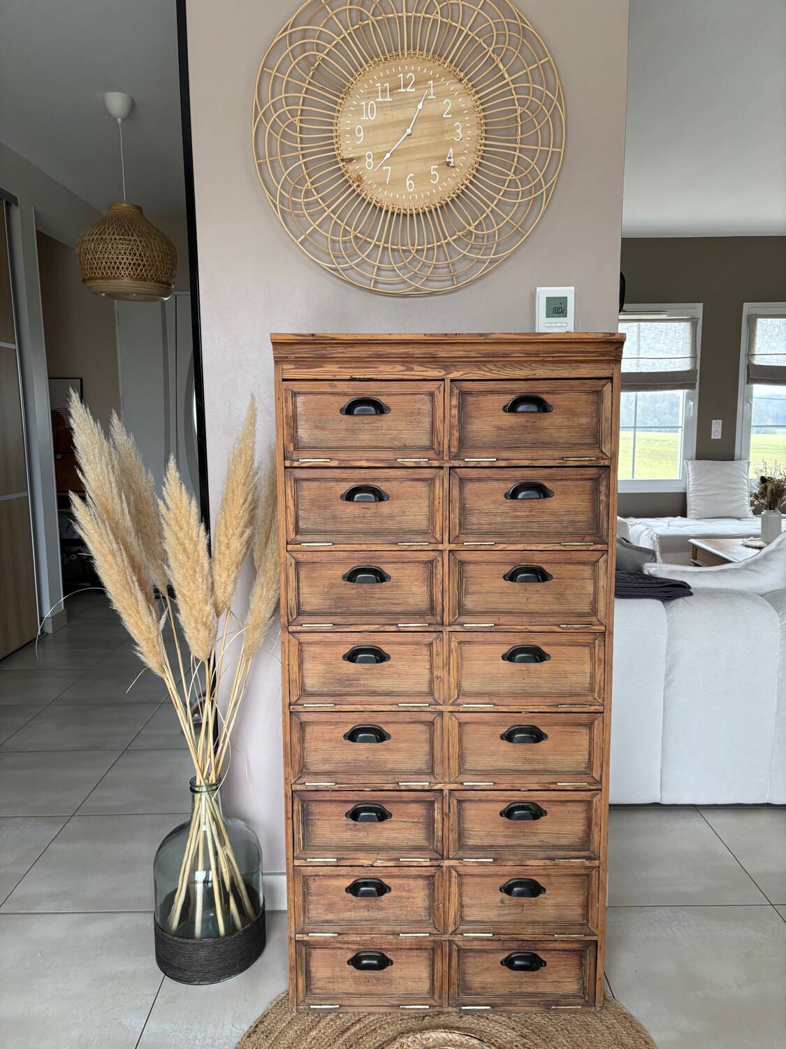 Notary cabinet with flaps