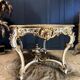 Table de milieu d’époque Napoléon III en bois peint et doré