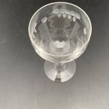 Aperitif glasses with rounded chiseled patterns