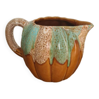 Cavaillon melon pitcher in slip