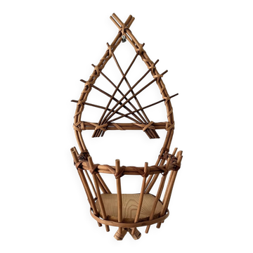 Wall-mounted plant holder in rattan