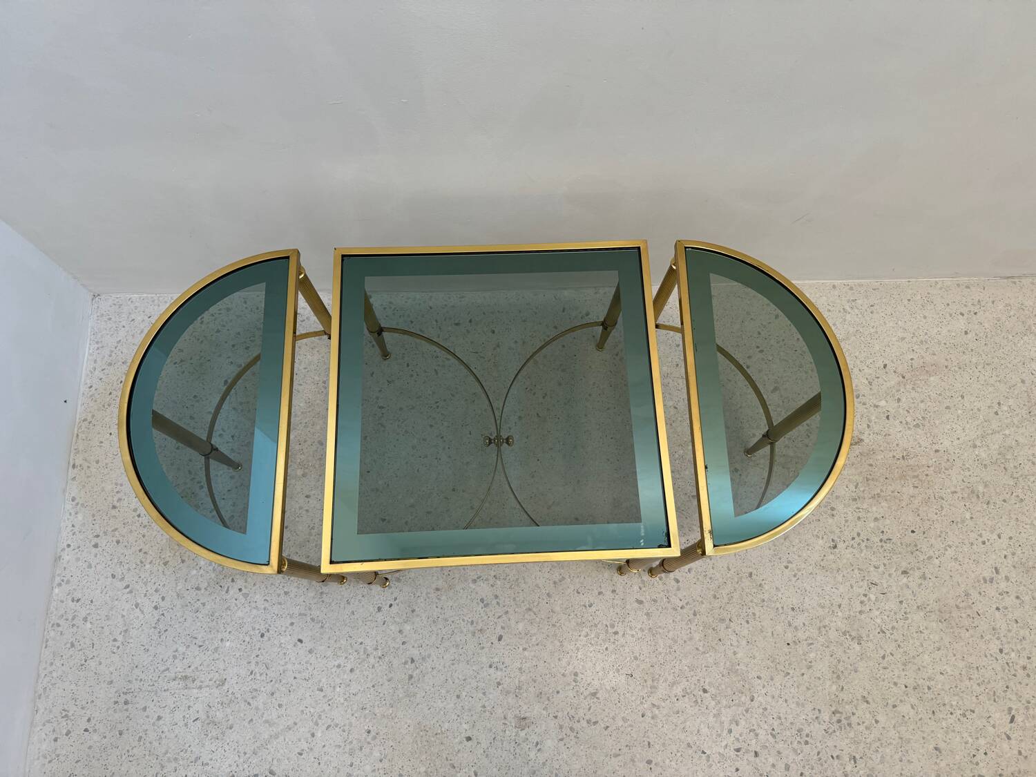 Neo classic coffee table in brass and smoked glass