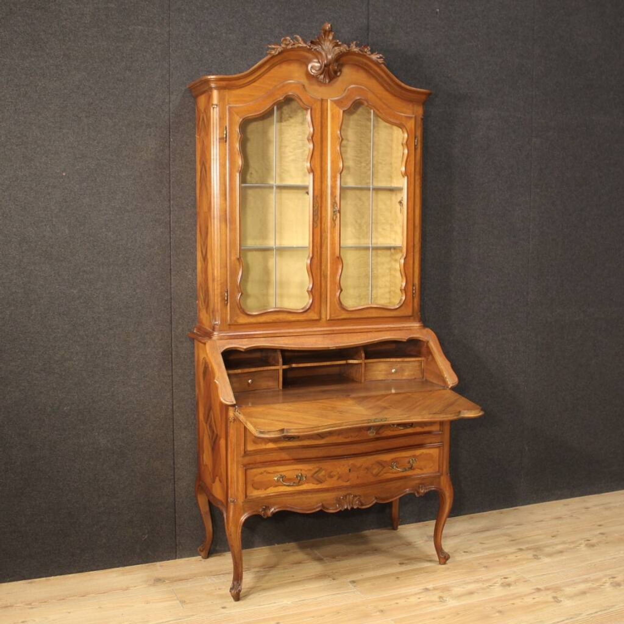 Élégante vitrine italienne à double corps des années 1950