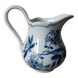 Hutschenreuther porcelain milk jug, Blue Onion model