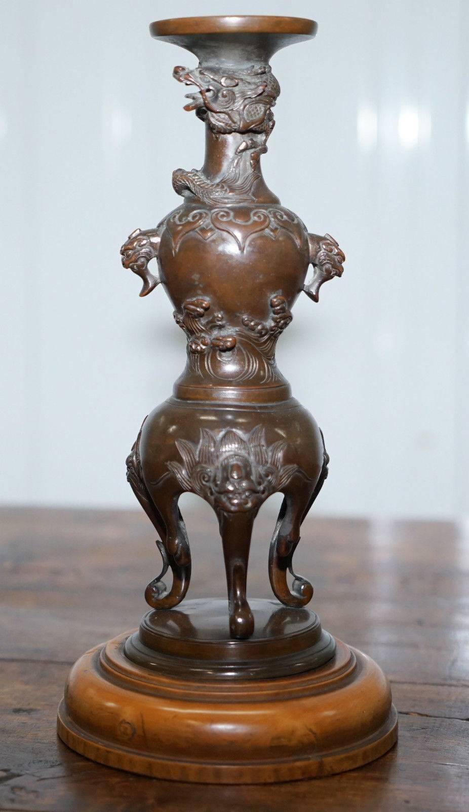 Paire de bougeoirs en bronze période Meiji vers 1870