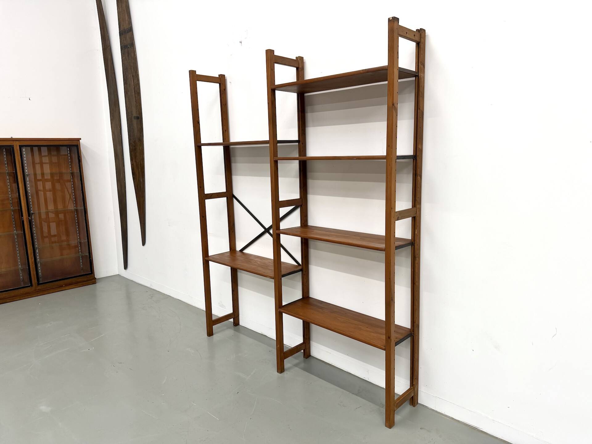 XXL Modernist Library in Solid Pine – 1950s Design – L164 cm