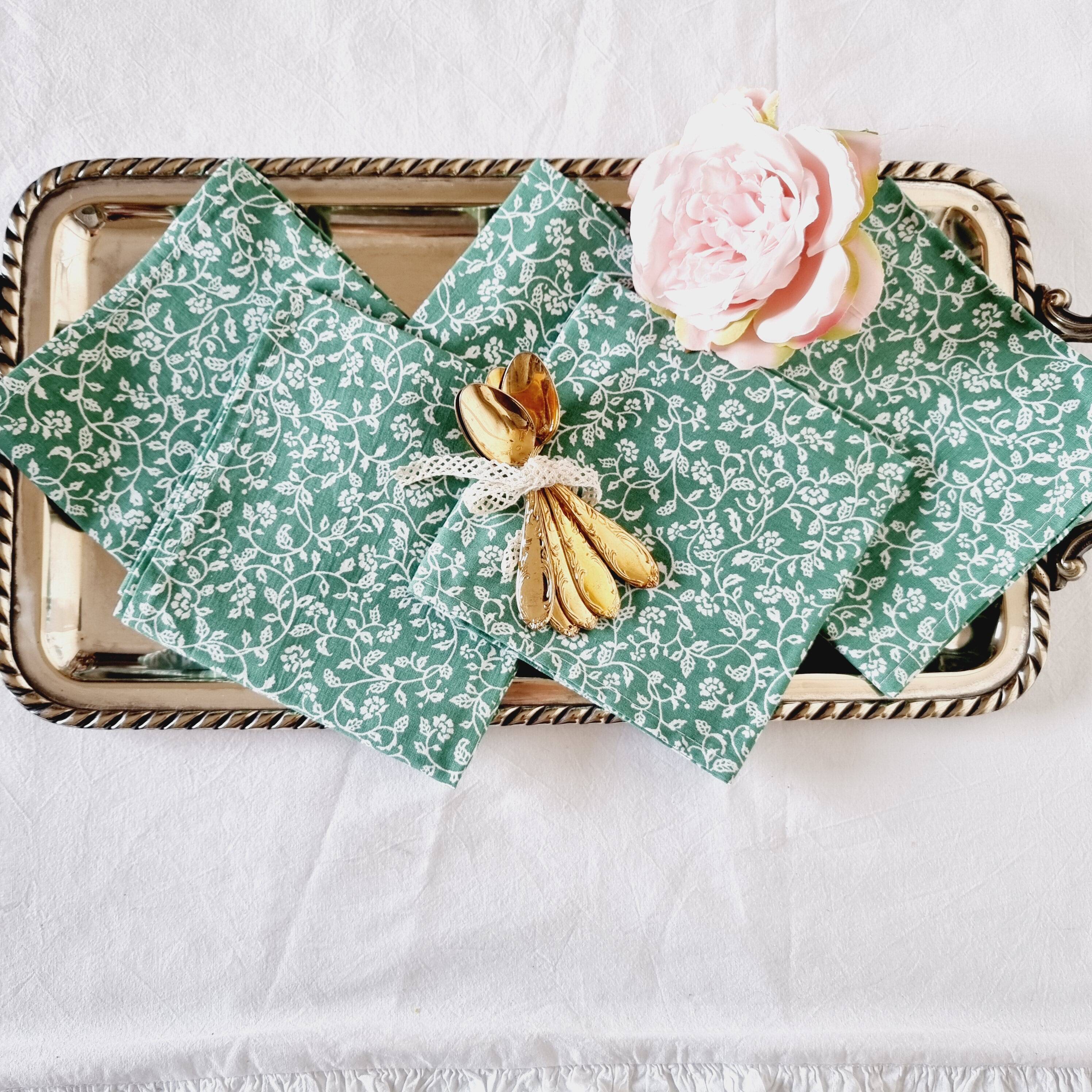 6 green cotton cloth napkins with white linens