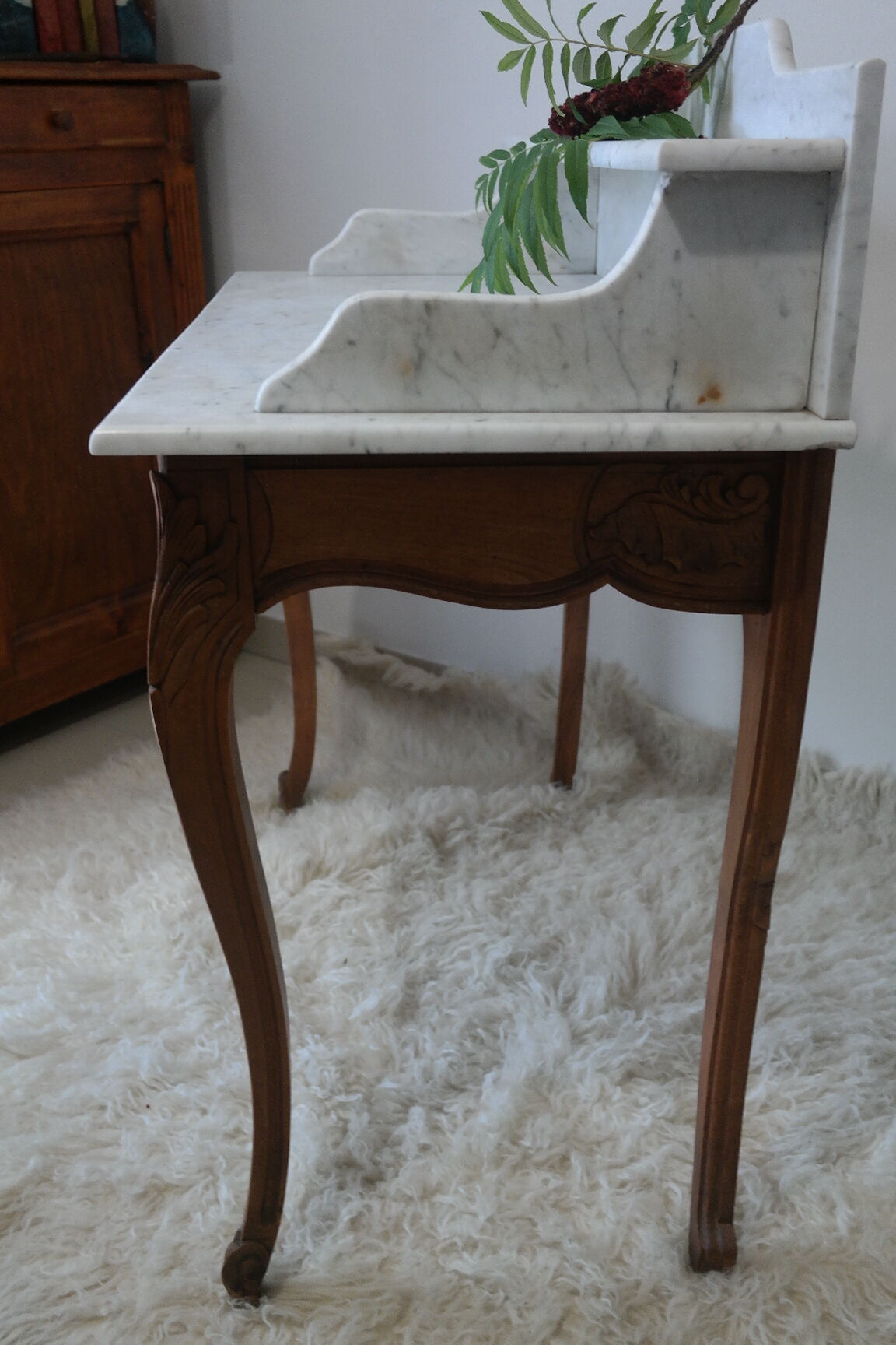 Louis XV-style toilet table in walnut and marble