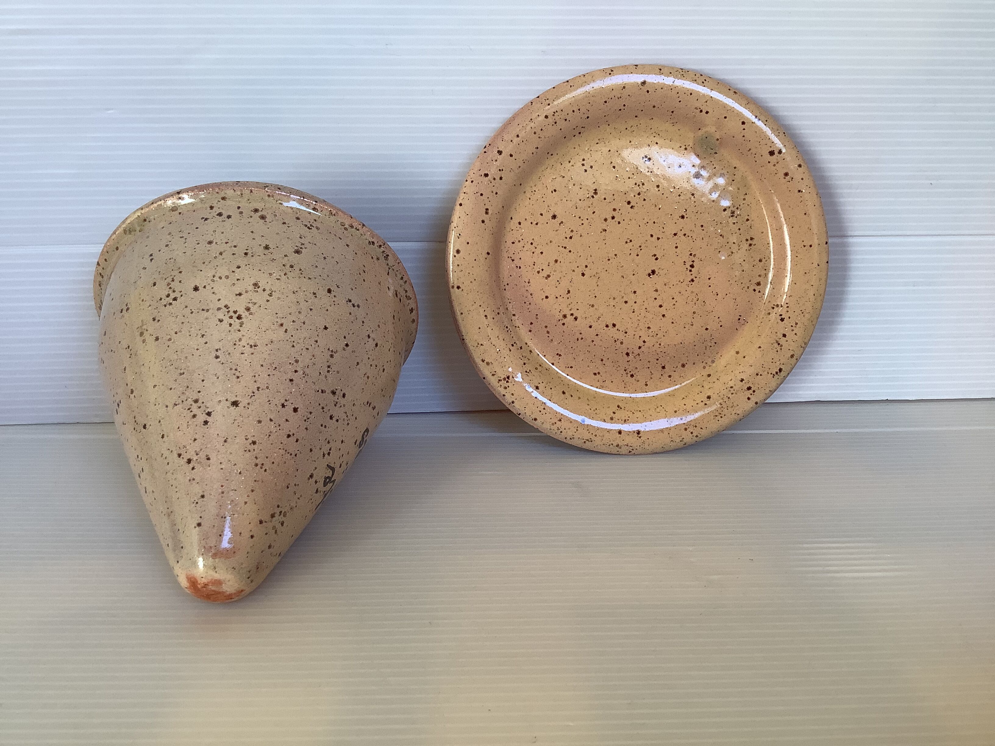 Cheese bell box ball avesnes ceramic pottery maine