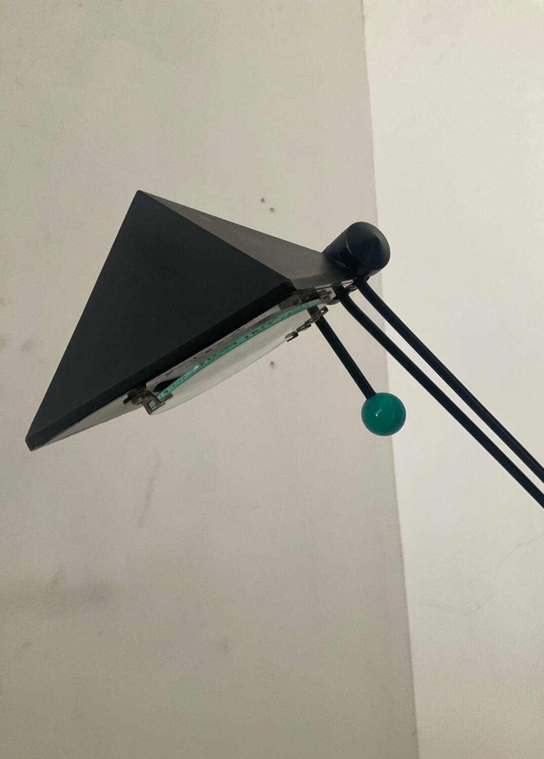 Post-Modern articulated lamp in Memphis style from the 1980s.
