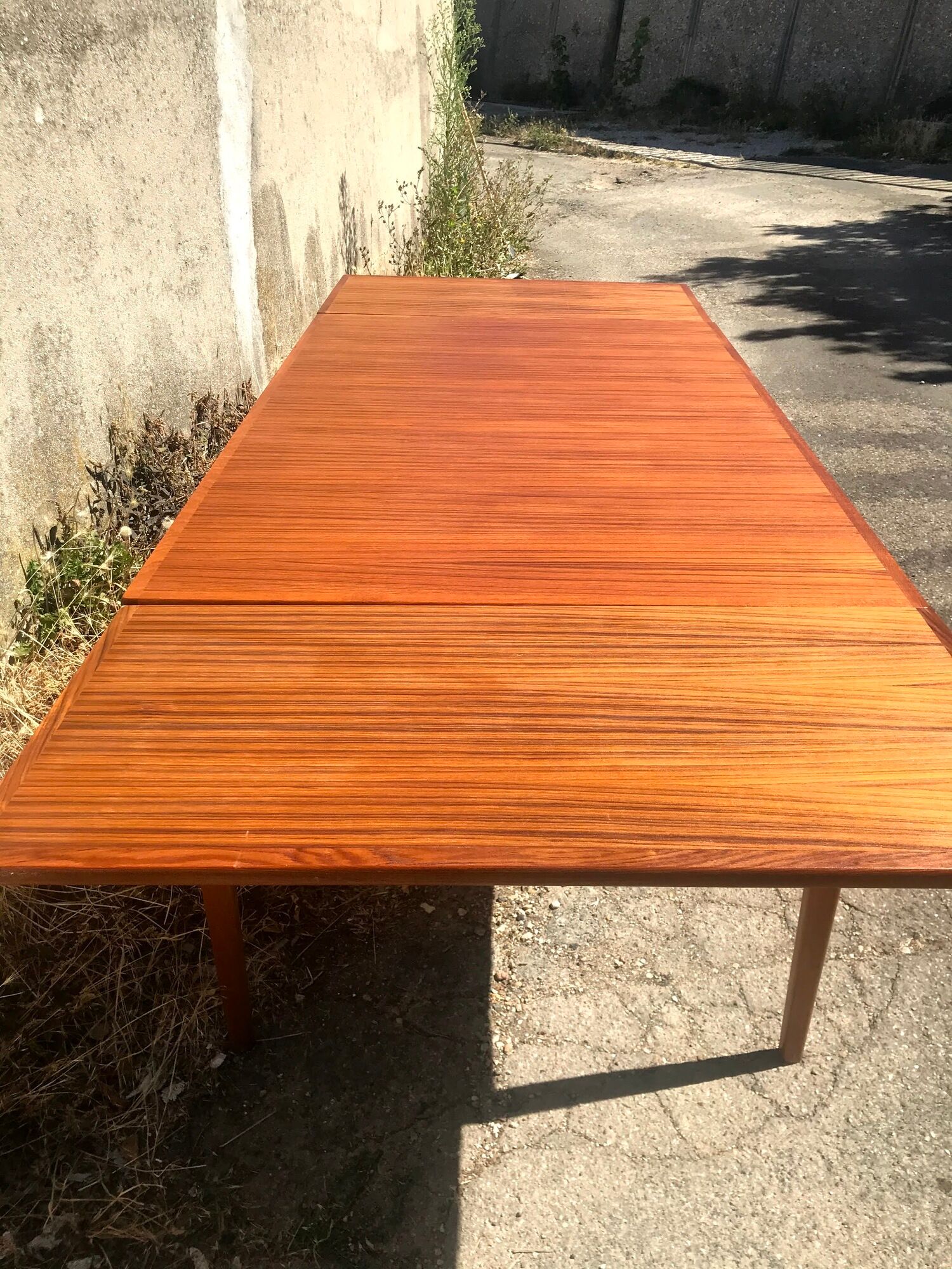 Extendable dining table with vintage 60s teak extensions
