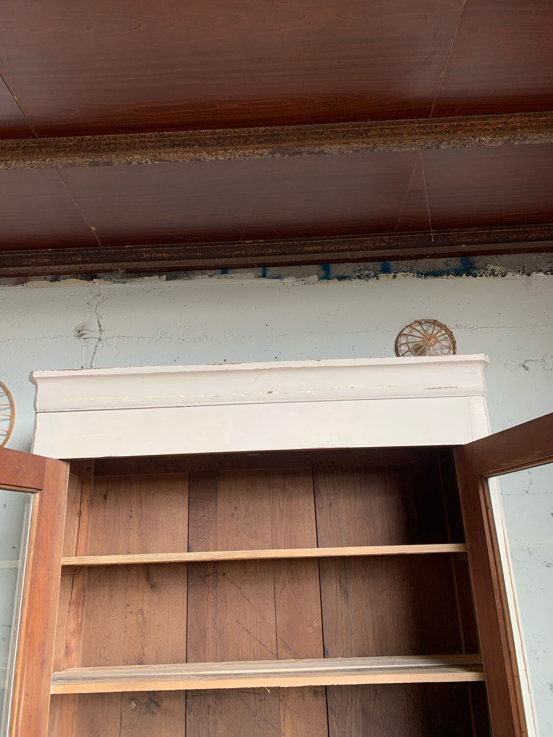 Country-style glass cabinet