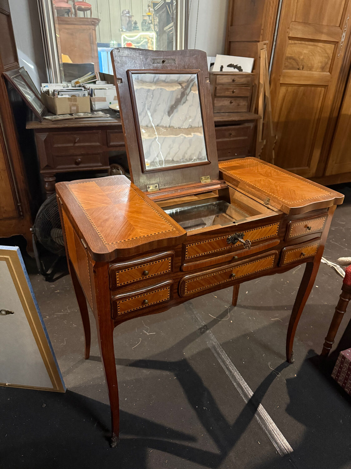 Coiffeuse en palissandre Louis XV