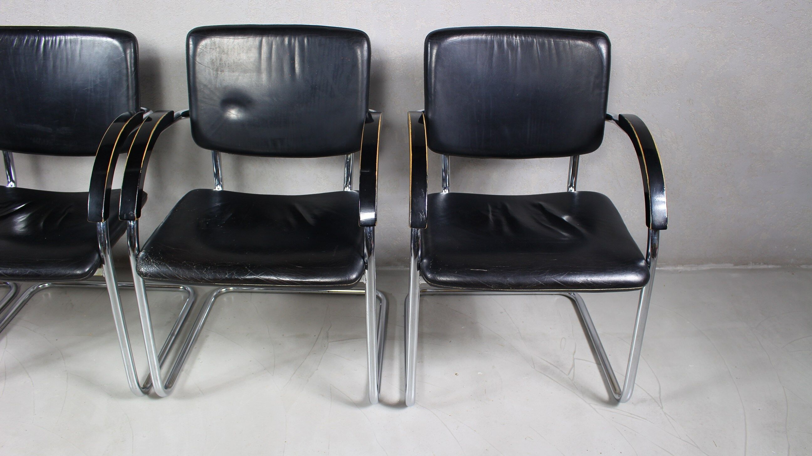 Set of 4 vintage tubular steel lounge chair