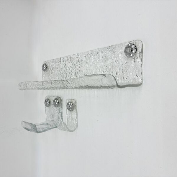 Ensemble de salle de bain Grohe en verre glacé : porte-serviette, porte-savon et plateau.