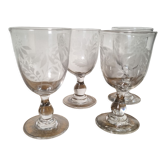 Verres à pied anciens soufflés main et gravés