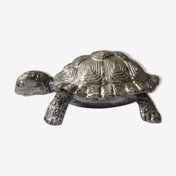 Small box in the shape of a silver metal turtle