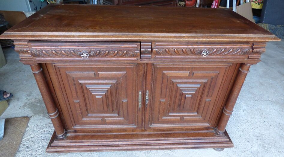 Low cabinet two doors two drawers Henry II style