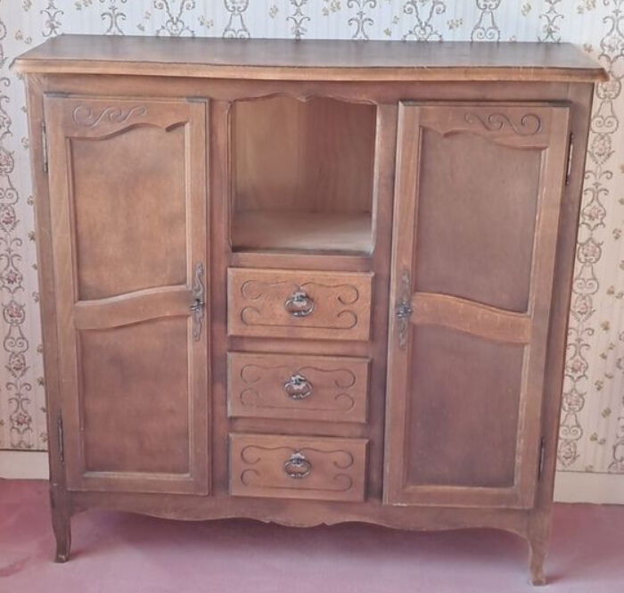 Haberdashery workbench with two doors and three drawers.