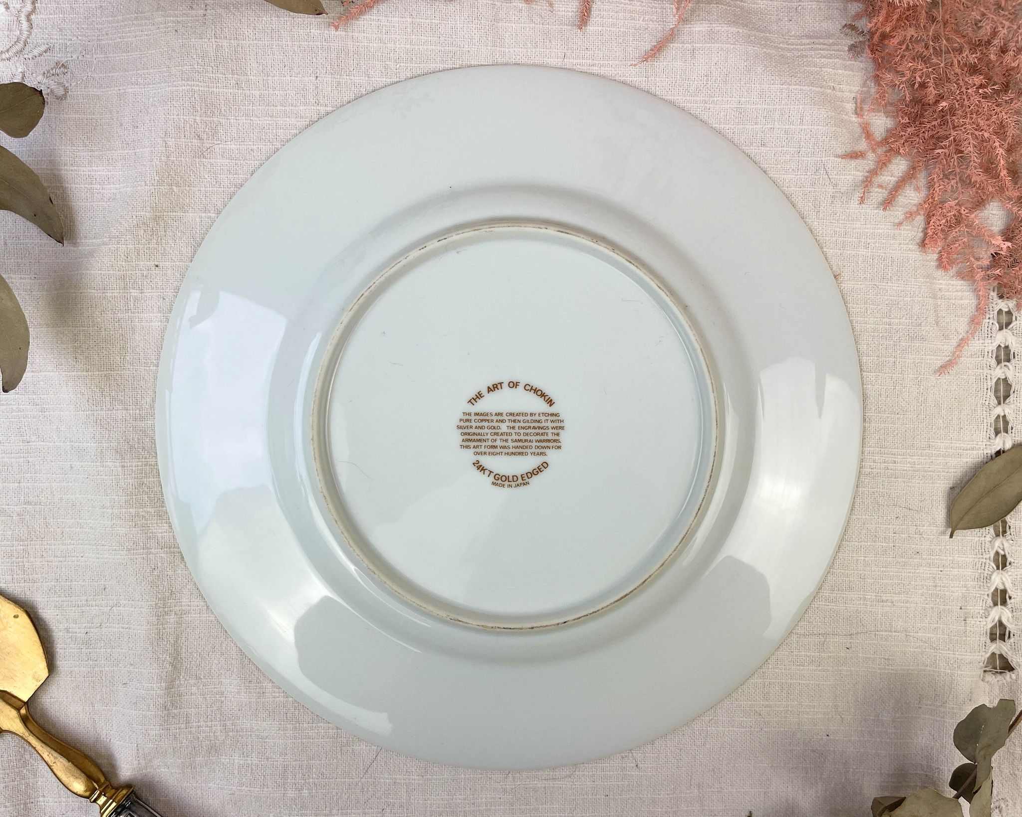 Decorative round porcelain dish "the art of chokin" made in japan