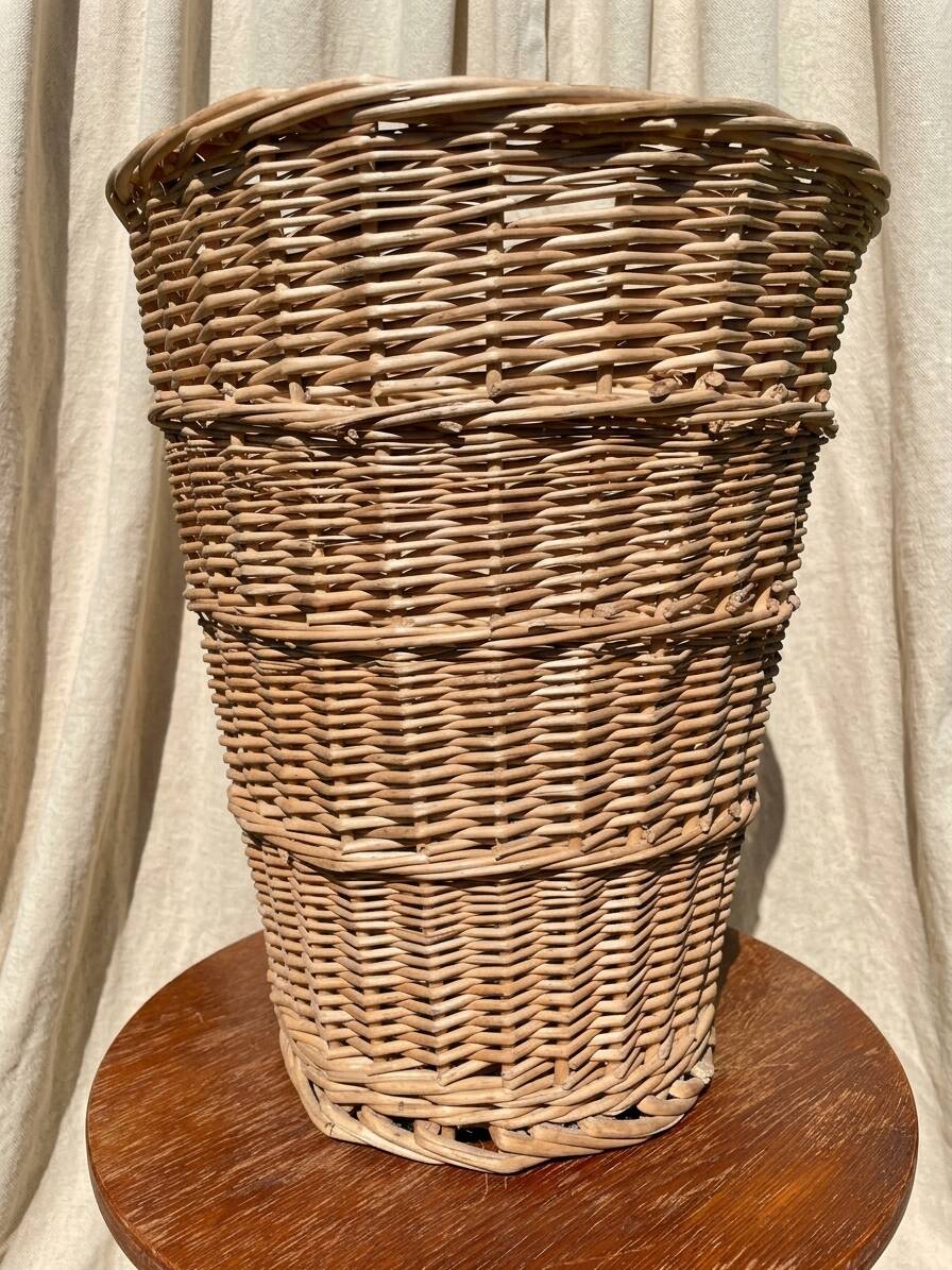 Panier en osier vintage