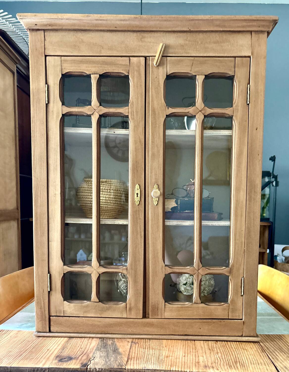 Small Parisian display case in raw wood