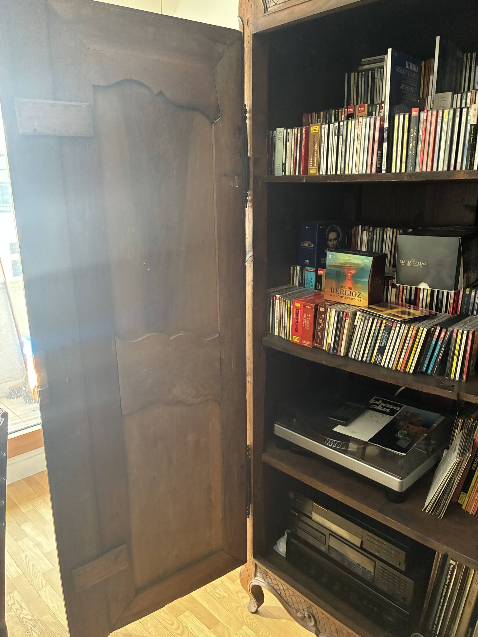 Armoire décorée