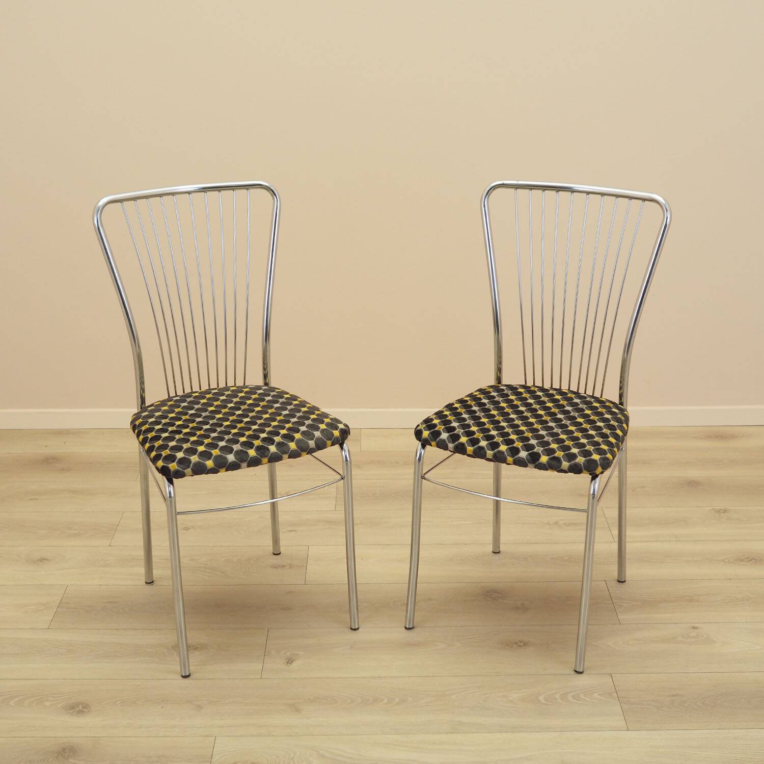 Ensemble de chaises en métal, dossier en forme d'éventail, danois, années 1980.