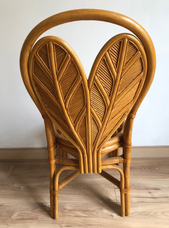 Leaf-shaped rattan chair