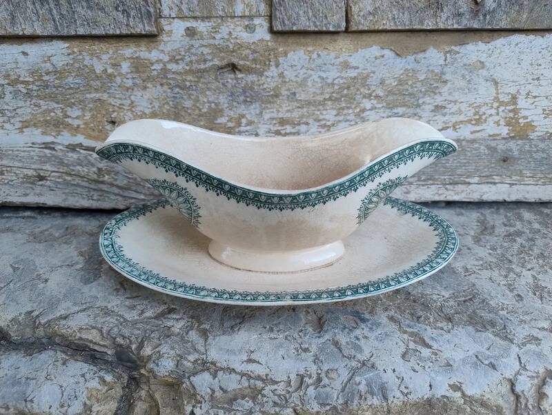 Antique sauce boat Creil and Montereau Ironstone English model