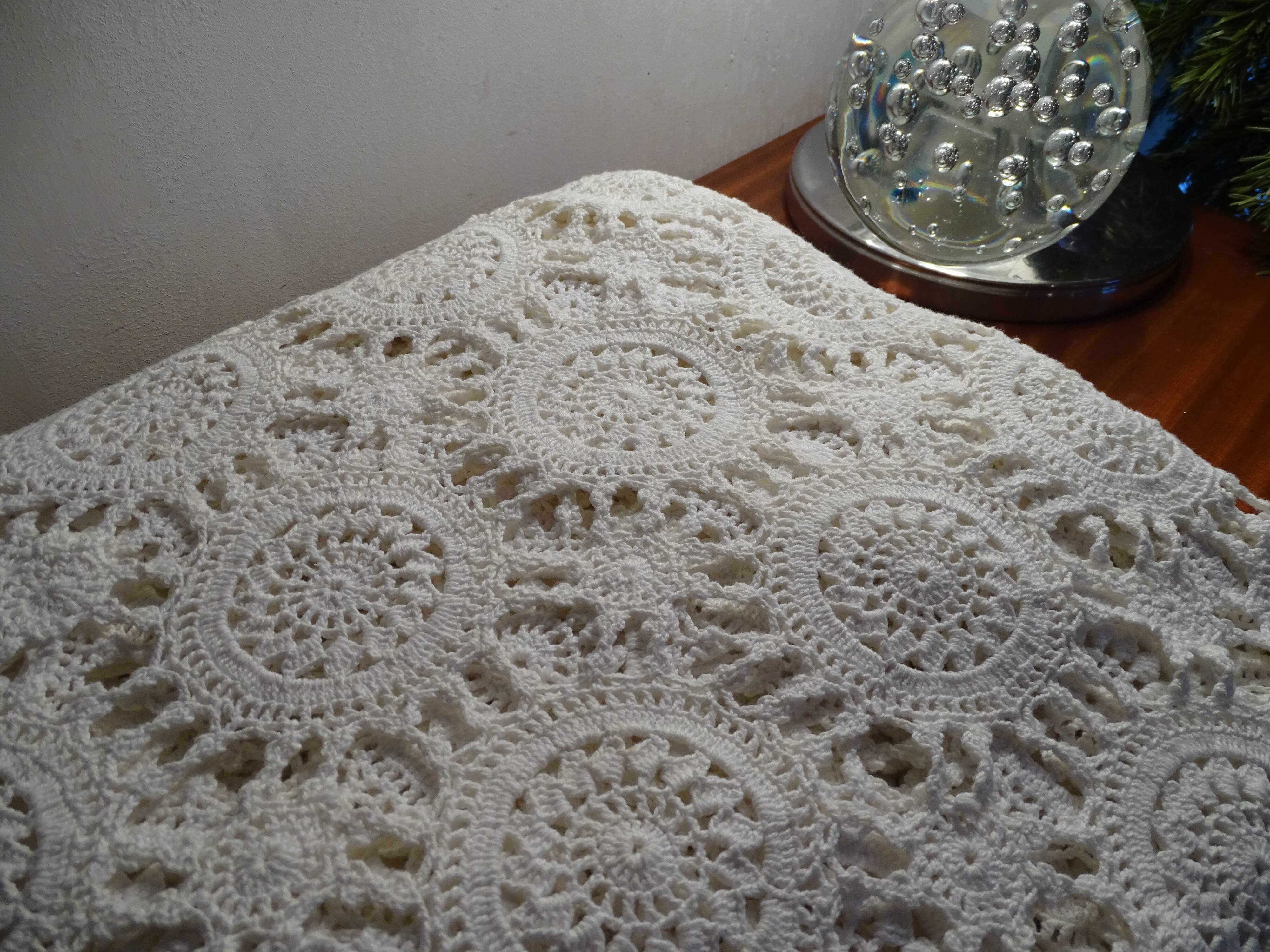 Antique crochet bed cover 275 x 255