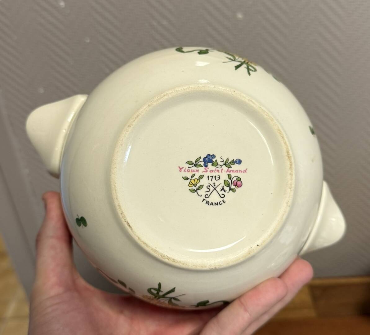 Old Saint Amand: pair of soup tureens or broth tureens from the late 19th century