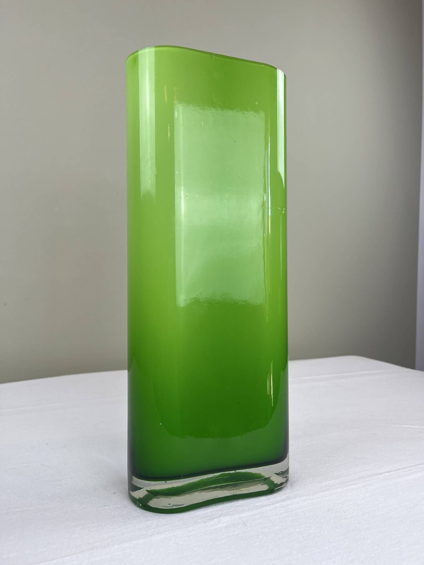 Large apple green vase design
