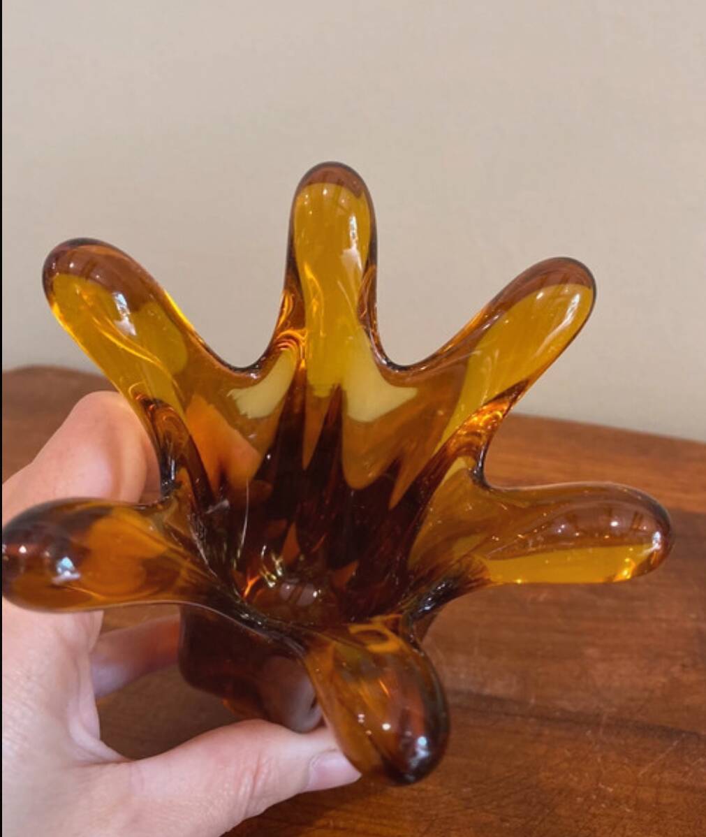 Vase en verre ambré