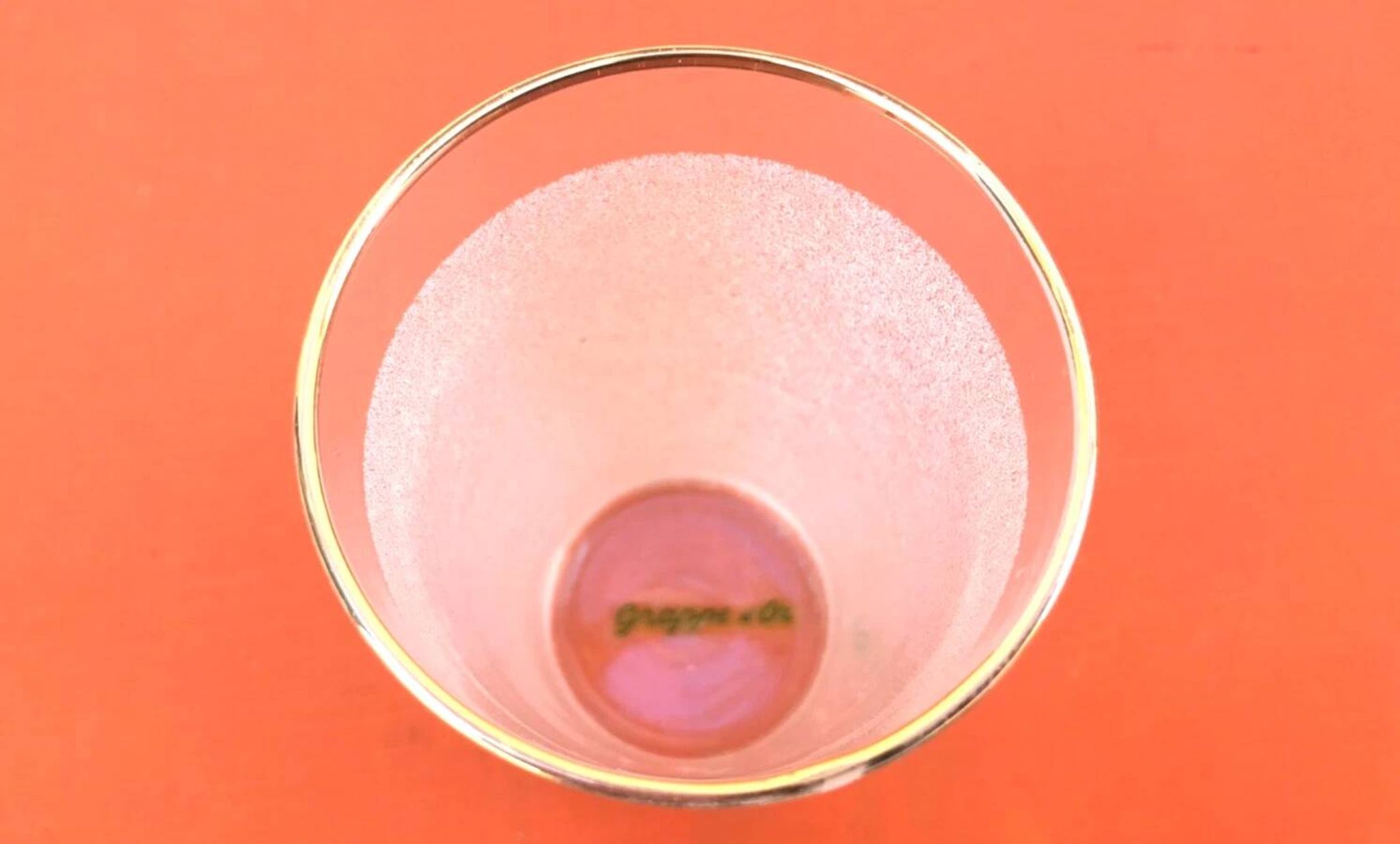 Années 1960  5 verres à orangeade "Grappe d' or"  Verre blanc granité