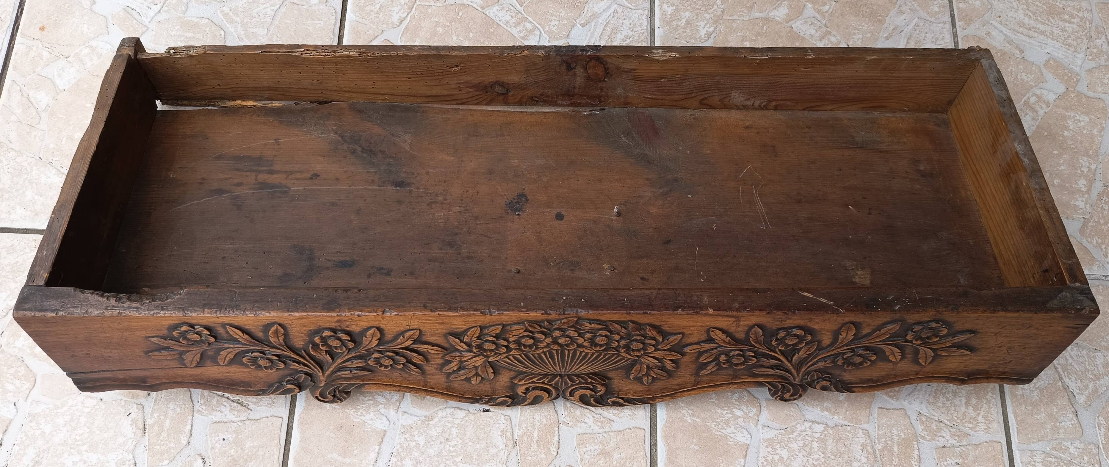 Provençal kneading trough in walnut from the 18th century.