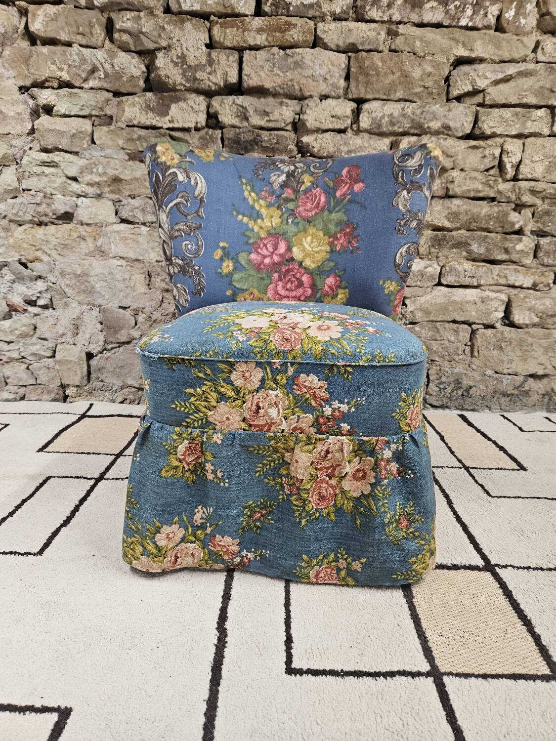 Fauteuil coktail en tissu fleuri, 1960