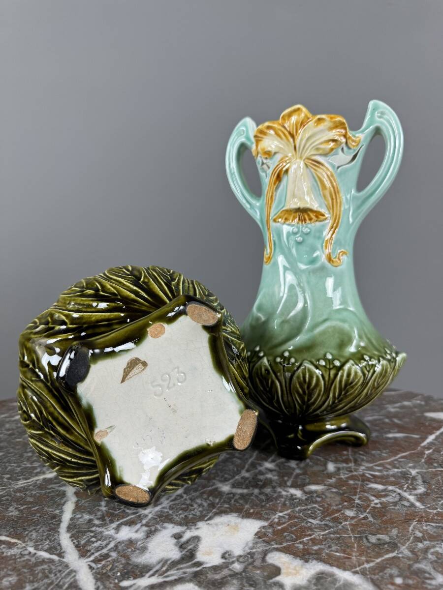 Pair of Art Nouveau vases in glazed ceramic with floral decoration, 20th Century