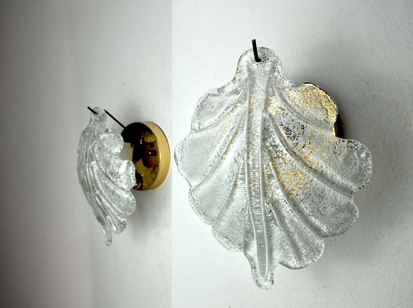 Pair of wall lamps Feuille by Murano Mazzega in frosted glass Italy 1970
