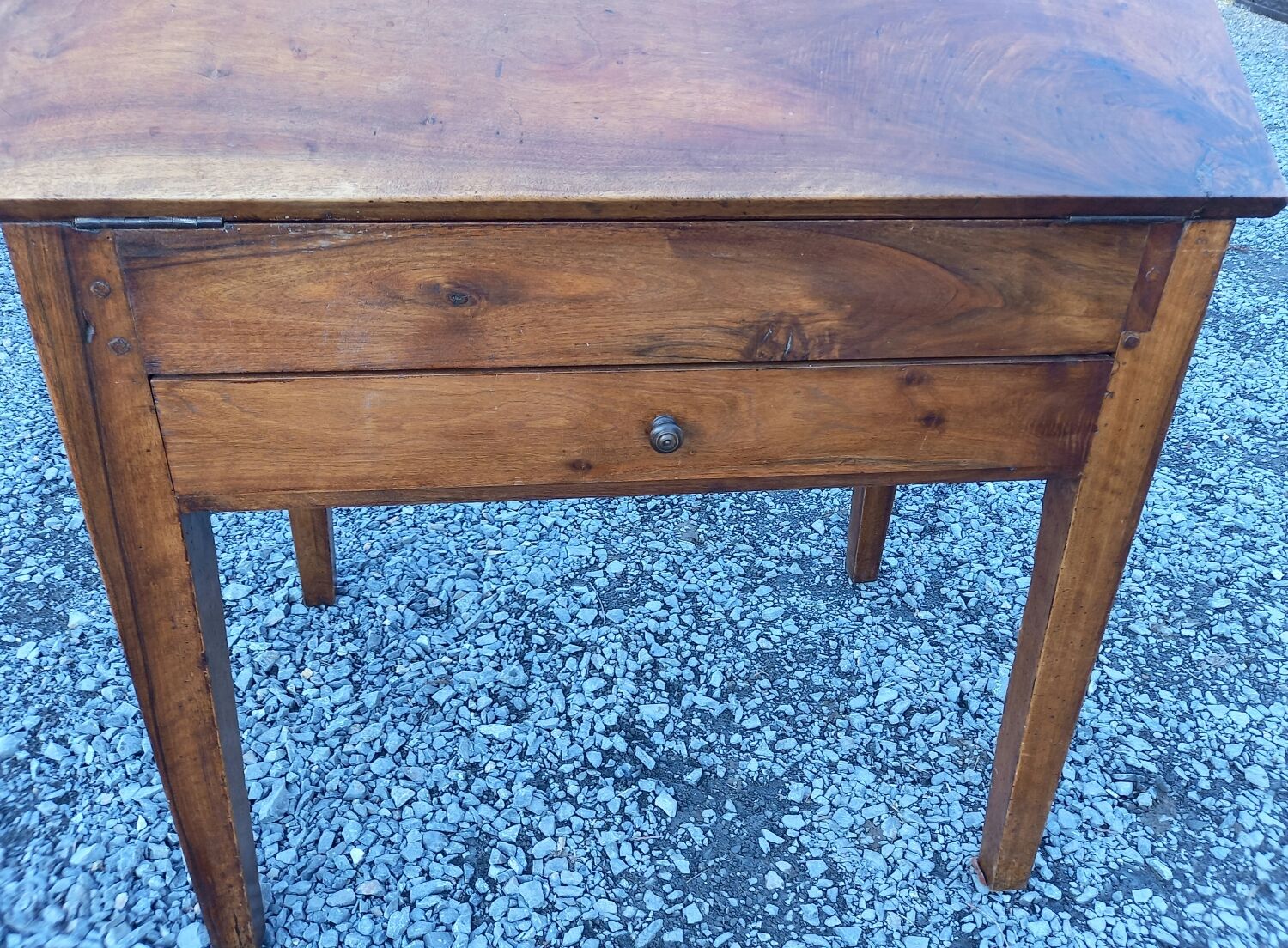 Speed bump desk Louis XVI