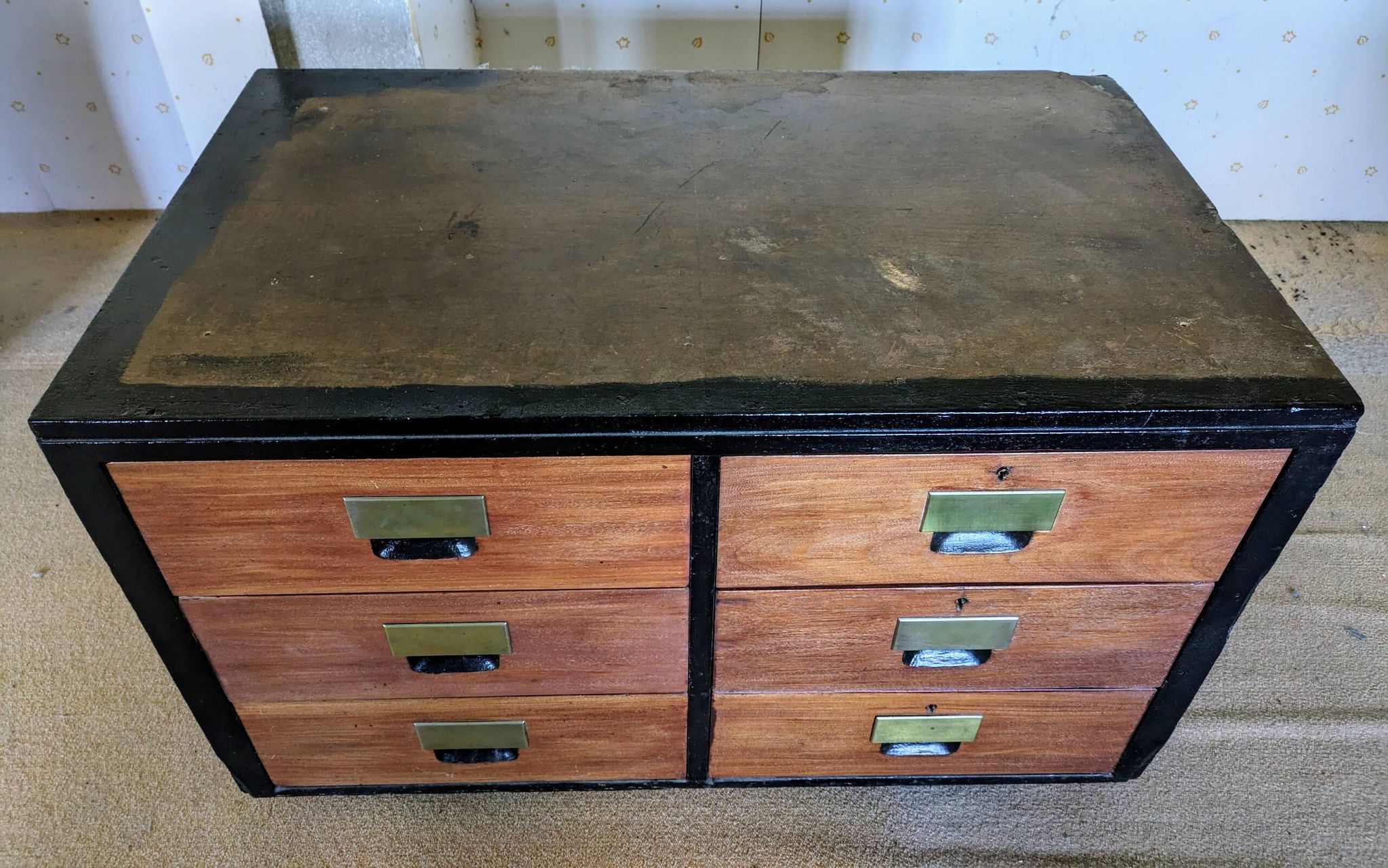 Workshop furniture with drawer units.