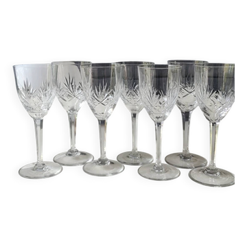 Lot of 7 x crystal glasses. Star/palmette decoration in St Louis style.