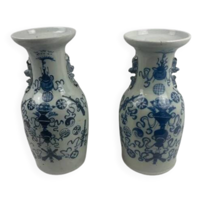 Paire de vases balustres en porcelaine de Chine, dynastie Qing