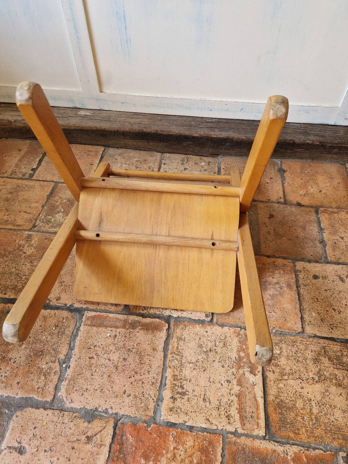 Children's chair in molded plywood from the 60s