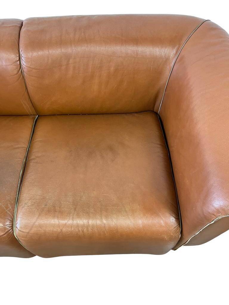 Canapé vintage en cuir couleur cognac deux places