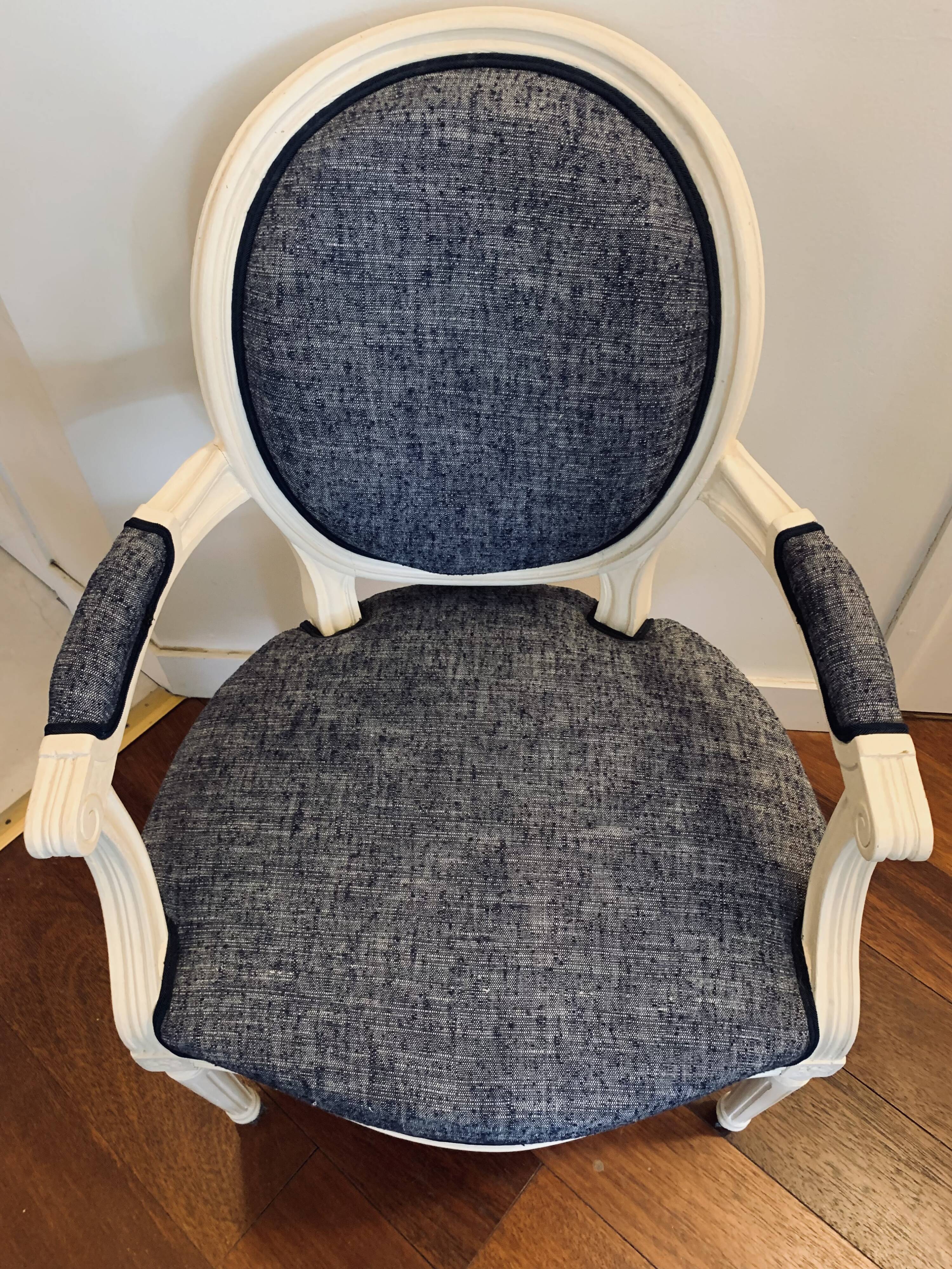 Médaillon Bleu Chiné Blanc  Epoque XIXe Restauré Traditionnellement