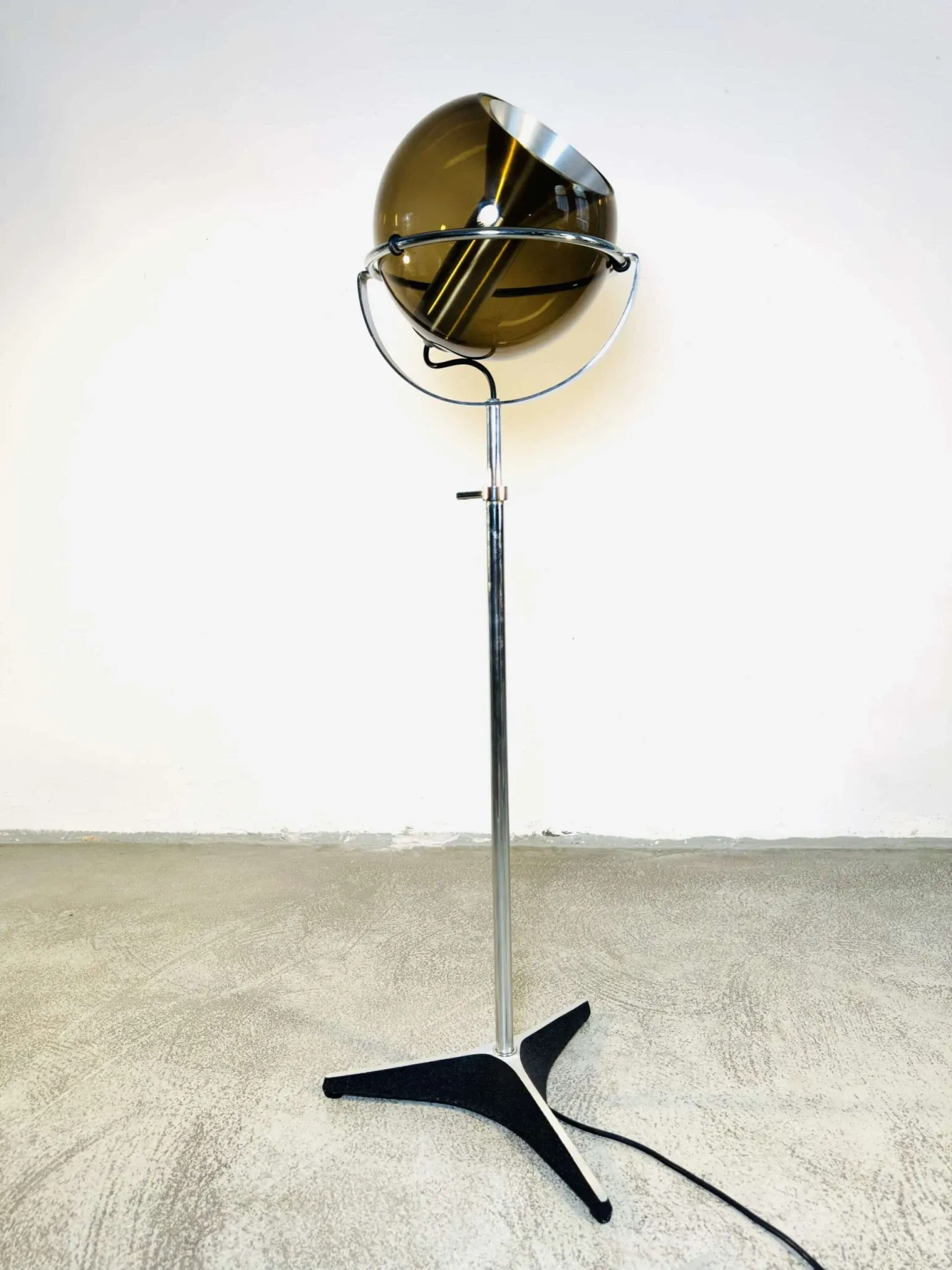 Globe 2000 Floor Lamp By Frank Ligtelijn For Raak Amsterdam, The Netherlands, 1960S