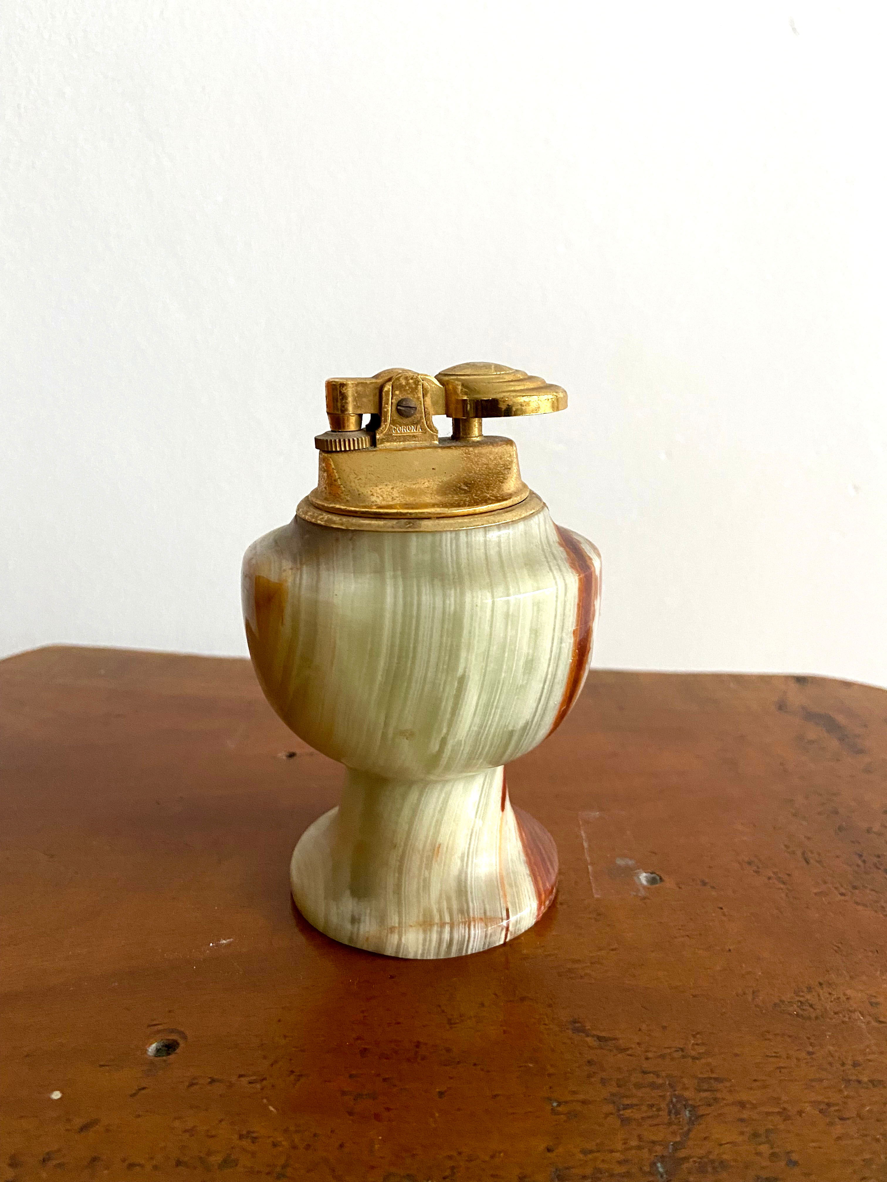 Onyx table lighter