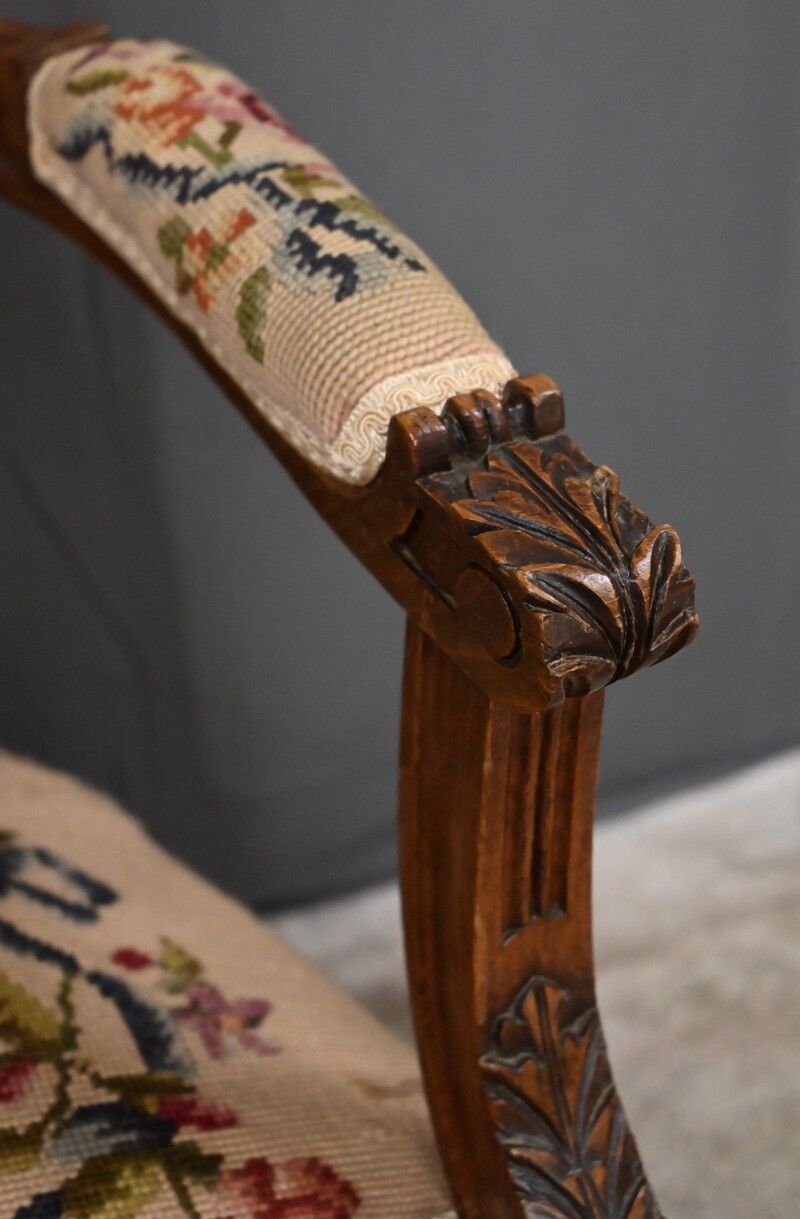 Paire de fauteuils en hêtre, style Louis XVI – début XXe