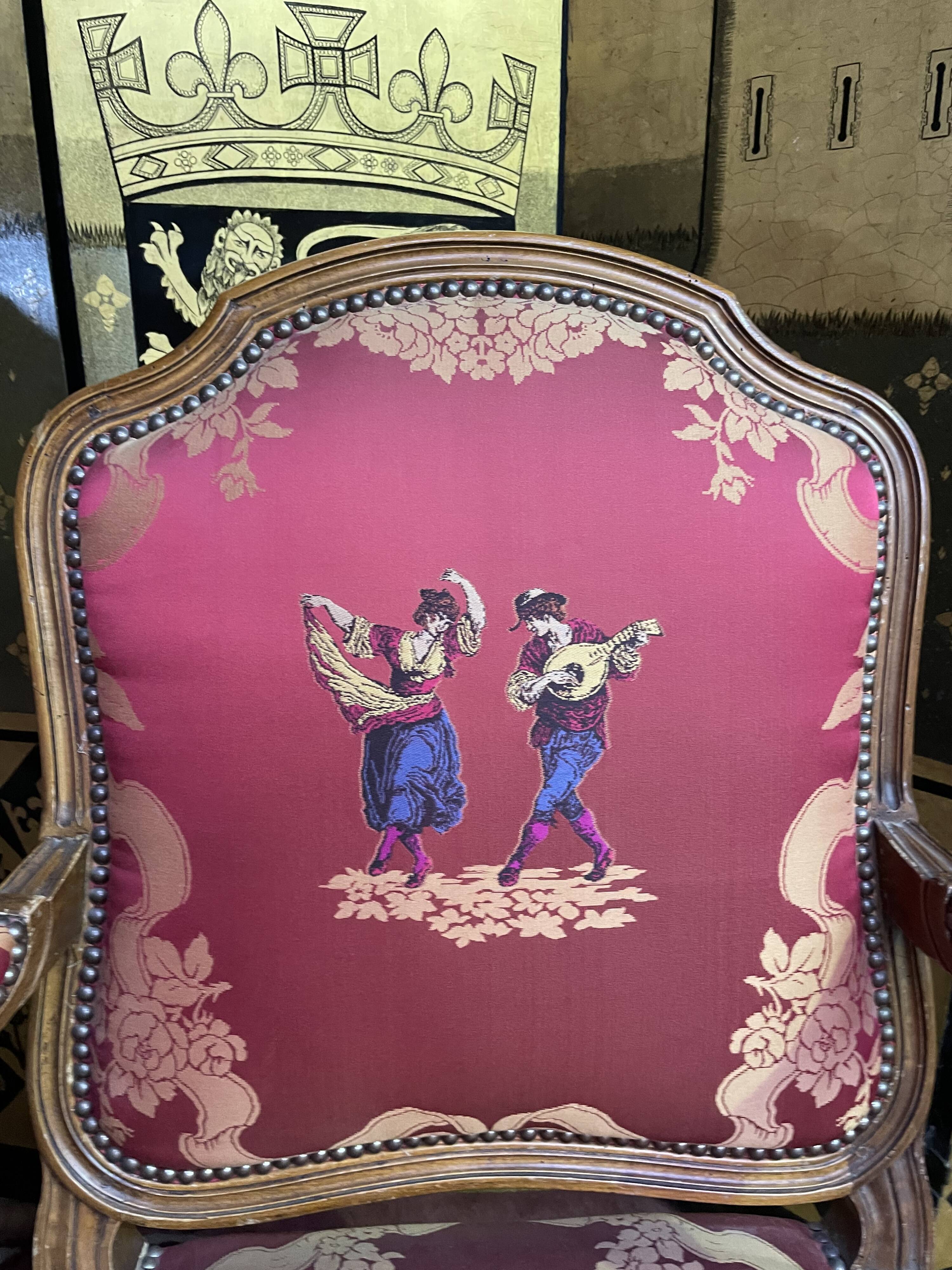 Paire de fauteuils cabriolets de style Louis XV